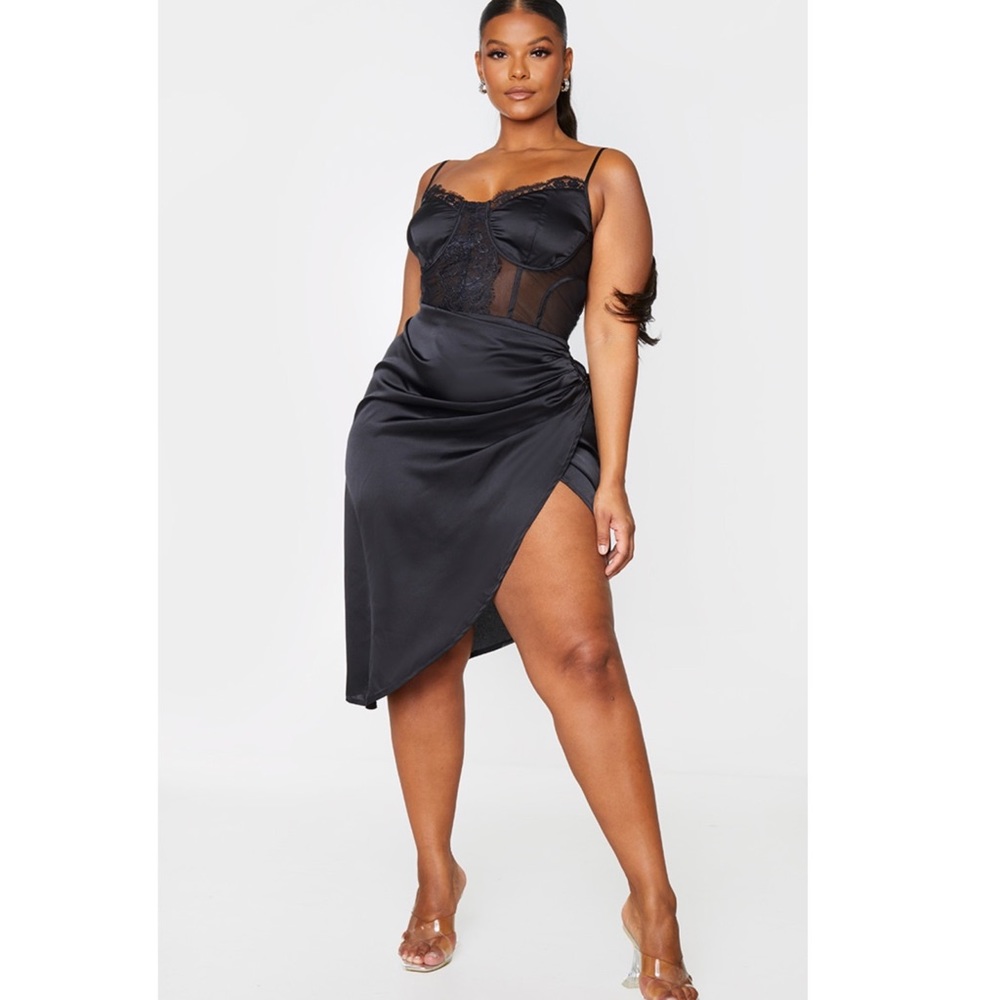 Plus Black Lace Insert Cup Detail Ruched Side Midi Dress